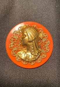 Vintage Plastic Bakelite? Cleopatra Egyptian Revival Filigree Cameo Brooch Pin - Picture 1 of 2