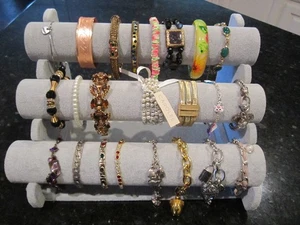 LOT OF 23 BRACELETS ASSORTED DESIGNS AND MATERIALS ALL WEARABLE - BBA-6 - Picture 1 of 5