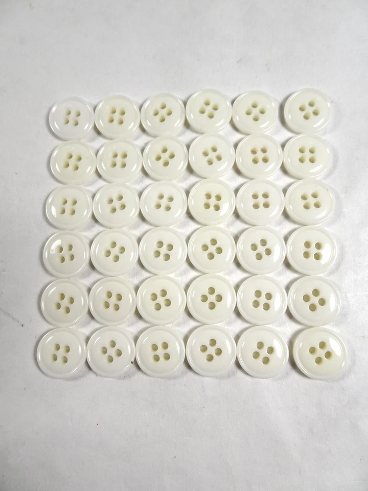 36 White 4-Hole Acrylic Buttons 1/2" Foto 1 de 1