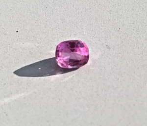 Natural Pink sapphire beautiful colour gemston 1.8 Carats - Picture 1 of 5