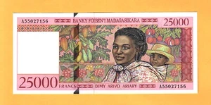 MADAGASCAR-25000 FRANCS-1998-SERIAL NUMBER A55027156-PICK 82 , UNC . - Picture 1 of 2