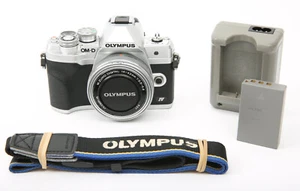Olympus OM-D E-M10 Mark IV fotocamera digitale mirrorless con obiettivo EZ 14-42 mm argento - Foto 1 di 7