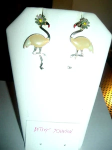 Beige Enamel Green FLOWER Top HEAD FLAMINGO Betsey Johnson Pierced EARRINGS-NWT - Picture 1 of 4