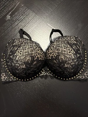 Victoria’s Secret 34DD 黑色蕾丝金色铆钉 非常性感聚拢文胸 钢圈 — 第 1/4 张图片