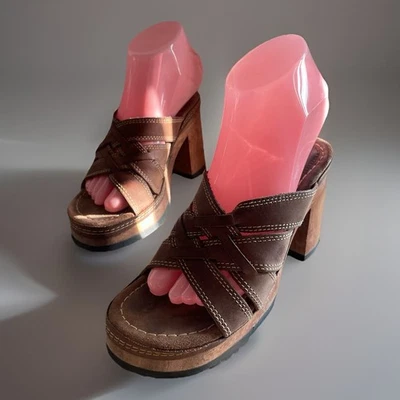 Sandalias de tacón vintage años 90 Y2K Bongo plataforma gruesa talla 6 madera cuero con tiras Foto 1 de 4