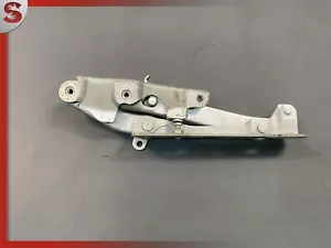 2000-2006 MERCEDES-BENZ S500 RIGHT FRONT SIDE HOOD HINGE BRACKET 2208800228 OEM - Picture 1 of 5