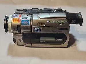 Sony Handycam CCD-TRV510 Camcorder *TESTED AND WORKS**READ DESCRIPTION* - Picture 1 of 6
