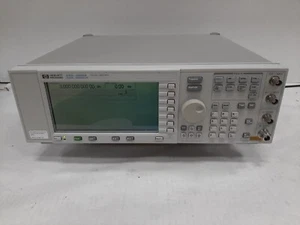 HP E4421A ESG-3000A Analoger HF-Signalgenerator, 250kHz bis 3GHz - Bild 1 von 5