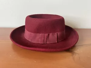United Colors Of Benetton Women's Wool Burgundy Made Italy Vintage Hat Small - Picture 1 of 6