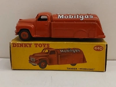 Dinky Toys 440 Studebaker Tanker “Mobilgas” Boxed — 第 1/4 张图片