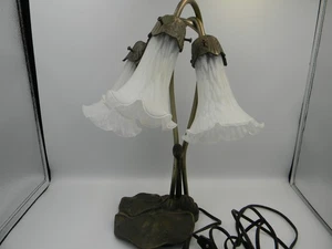 Lámpara de mesa vintage estilo Tiffany Lily Pad 3 brazos blanco vidrio esmerilado tonos tulipán - Imagen 1 de 12