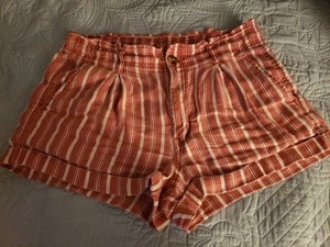 Pantalones cortos American Eagle Outfitters talla 6 rojos de cintura alta para mujer - Imagen 1 de 8
