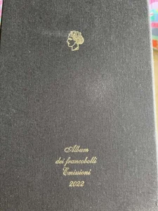 REPUBBLICA 2022 LIBRO DEI FRANCOBOLLI 2 ALBUM CON BOLLI BUSTE FDC E BOLLETTINI - Foto 1 di 2