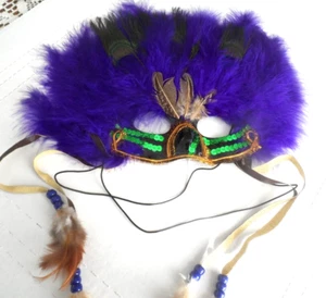 Feathered & Sequin Mask - MARDI GRAS MASQUERADE PARTY EYE MASK - Picture 1 of 3