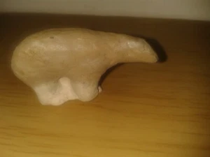 Vintage mini ceramic basic design polar bear figure 2.2cm tall. (D27d) - Picture 1 of 4
