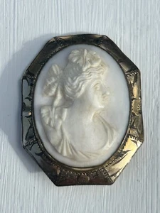 Antique Victorian Carved Shell Cameo In Gold Plated Brass Setting Women’s Brooch - Picture 1 of 5