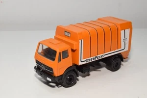 B69 1:50 CONRAD 3030 MERCEDES-BENZ ROTO PRESS CAMION RIFIUTI MULLWAGEN EXC. C... - Foto 1 di 13