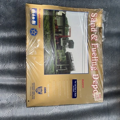 IHC 3506 SAND & FUELING DEPOT HO Scale Model Kit UNBUILT - Image 1 of 4