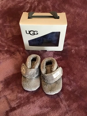 Две пары ботинок UGG темно-синий + серый младенца размер 0/1 (0-6 месяцев) XS - Изображение 1 из 4
