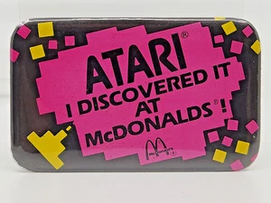 Insignia prendedor promocional de empleado Atari 2600 McDonald's 1982 - Excelente estado - Imagen 1 de 2