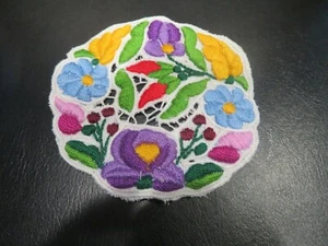 kalocsa ungarisch schönes handbesticktes Deckchen Spitze Kalocsai floral  - Bild 1 von 2