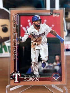 2025 Topps Series 2 Baseball - Gold - Ezequiel Duran - #589 - /2025 - Rangers - Bild 1 von 2