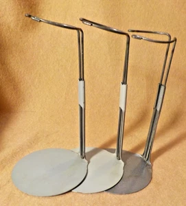 Drei kleine Kaiser-Puppenständer 4" bis 6" - Bild 1 von 4