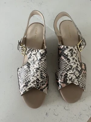 Женские сандалии Cole Haan Philomina из змеиной кожи на танкетке размер 9,5B новые без коробки - Изображение 1 из 4