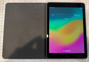 Apple iPad 6th Gen. - 32GB - Space Gray - as-is for salvage/parts/disassembly - Bild 1 von 7