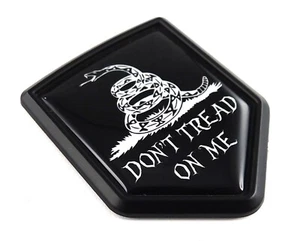Don't Tread on ME Black and white flag Black Shield Car bike Decal crest Emblem - Imagen 1 de 4