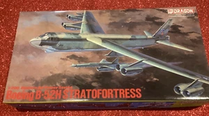 DRAGON 1/200 Boeing B-52H Stratofortress - Picture 1 of 2