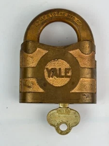 ANTIQUE YALE PADLOCK WITH KEY - WORKING - Picture 1 of 2