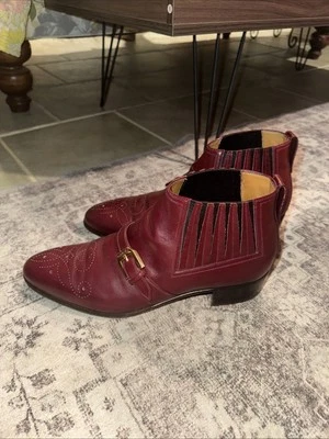 Gucci Bordeaux Red Leather Chelsea Ankle Boot Size 39 US 9 Gold Buckle Brogue - Image 1 of 4