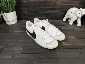 Nike Blazer Low '77 Jumbo Bianco/Nero Bianco Vela DN2158-101 - Foto 1 di 5