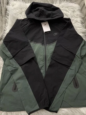 Chaqueta activa para hombre HM7151-338 negra y verde talla pequeña Foto 1 de 3