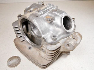 83 Honda ATC200 ATC 200 Cylinder Head & Rocker Box Asy - Foto 1 di 11