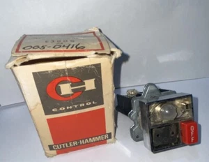 Operador de botón compacto Eaton E30DG con luz - Imagen 1 de 5