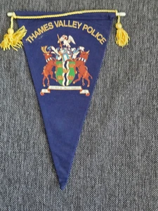 IPA ➔ INTERNATIONAL POLICE ASSOCIATION ➔ Wimpel ➔ THAMES VALLEY POLICE - Bild 1 von 2