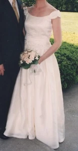 Pronovias silk wedding dress, size 12 - Picture 1 of 8