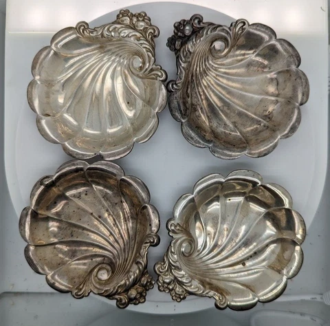 Set of 4 Vintage Lunt Sterling Silver Shell Shaped Bowls For Salt Or Condiments Cover