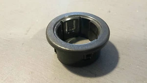 Bisel ojal de fuente de alimentación para consola central Corvette 2000-2004 usado - Imagen 1 de 1