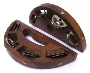 La coppia di strumenti musicali kartal/khartal è un antico strumento percussione a mano - Foto 1 di 10