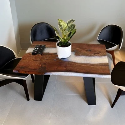 Mesa de resina epoxi blanca hecha a mano - Mesa de madera moderna con acabado brillante de lujo Foto 1 de 4