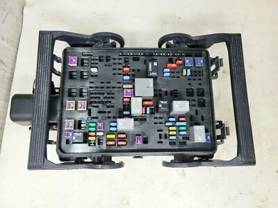 2017-2019 GMC Sierra 1500 2500 Pickup Engine Fuse Box - Image 1 of 4