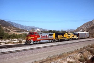 Original Dia: ATSF Santa Fe C40-8W 916 + 2 Action - Bild 1 von 1