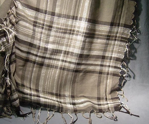 WOMENS SCARF, SHAWL, WRAP, SERAPE, GRAY,BLACK & SILVER PLAID  40 X 40  FRINGE  - Picture 1 of 3