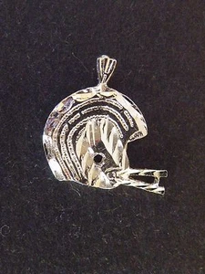 Sterling Silber FUSSBALL HELM Charm Anhänger  - Bild 1 von 2