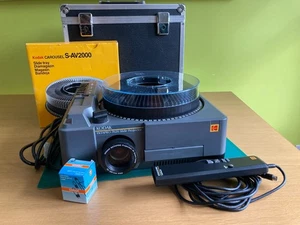 KODAK EKTAPRO 7020 35mm Slide projector with EXTRA BRIGHT Module & Wired Remote - Picture 1 of 19