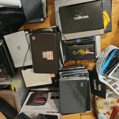 LOTE DE 50 LAPTOPS/NÃO TESTADOS PARA PEÇAS OU REPAROS e cerca de 30 tablets  - Imagem 1 de 4