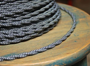 Alambre trenzado cubierto de tela - Patrón blanco / negro, cable de lámpara de tela de estilo vintage - Imagen 1 de 7